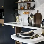 Apartment For Students Only - St Mark's Court In *