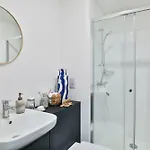 For Students Only - St Mark's Court In Leeds (West Yorkshire)