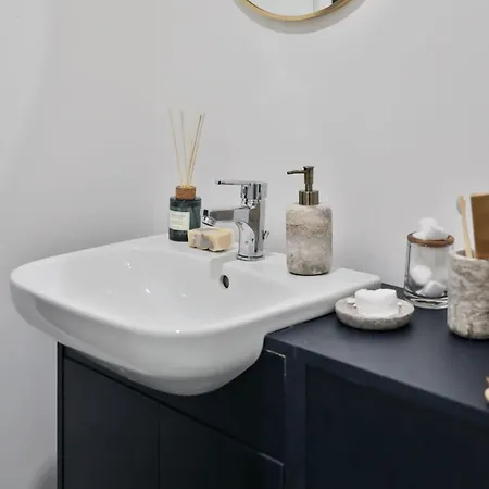 For Students Only - St Mark's Court In ليدز