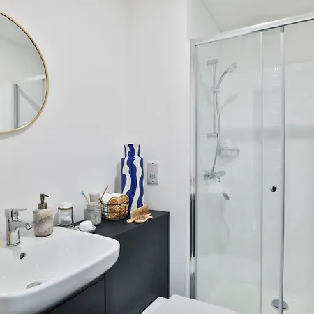 For Students Only - St Mark's Court In ليدز