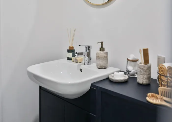 For Students Only - St Mark's Court In Лідс