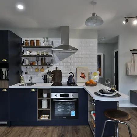 For Students Only - St Mark's Court In * Leeds (West Yorkshire)