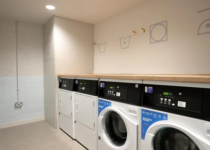 For Students Only - St Mark's Court In * Leeds (West Yorkshire)