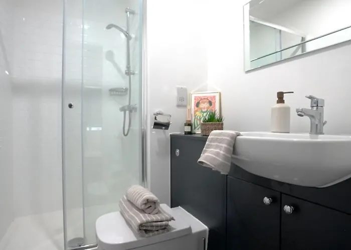 For Students Only - St Mark's Court In Apartment *