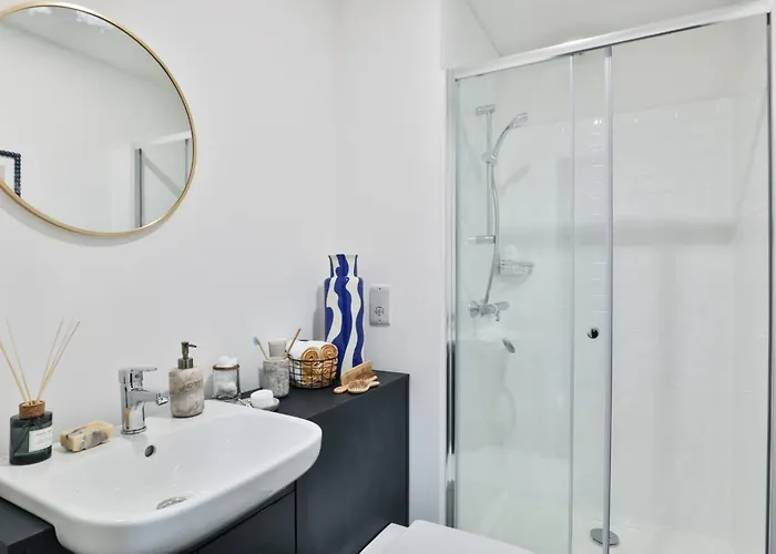 For Students Only - St Mark's Court In Leeds (West Yorkshire)